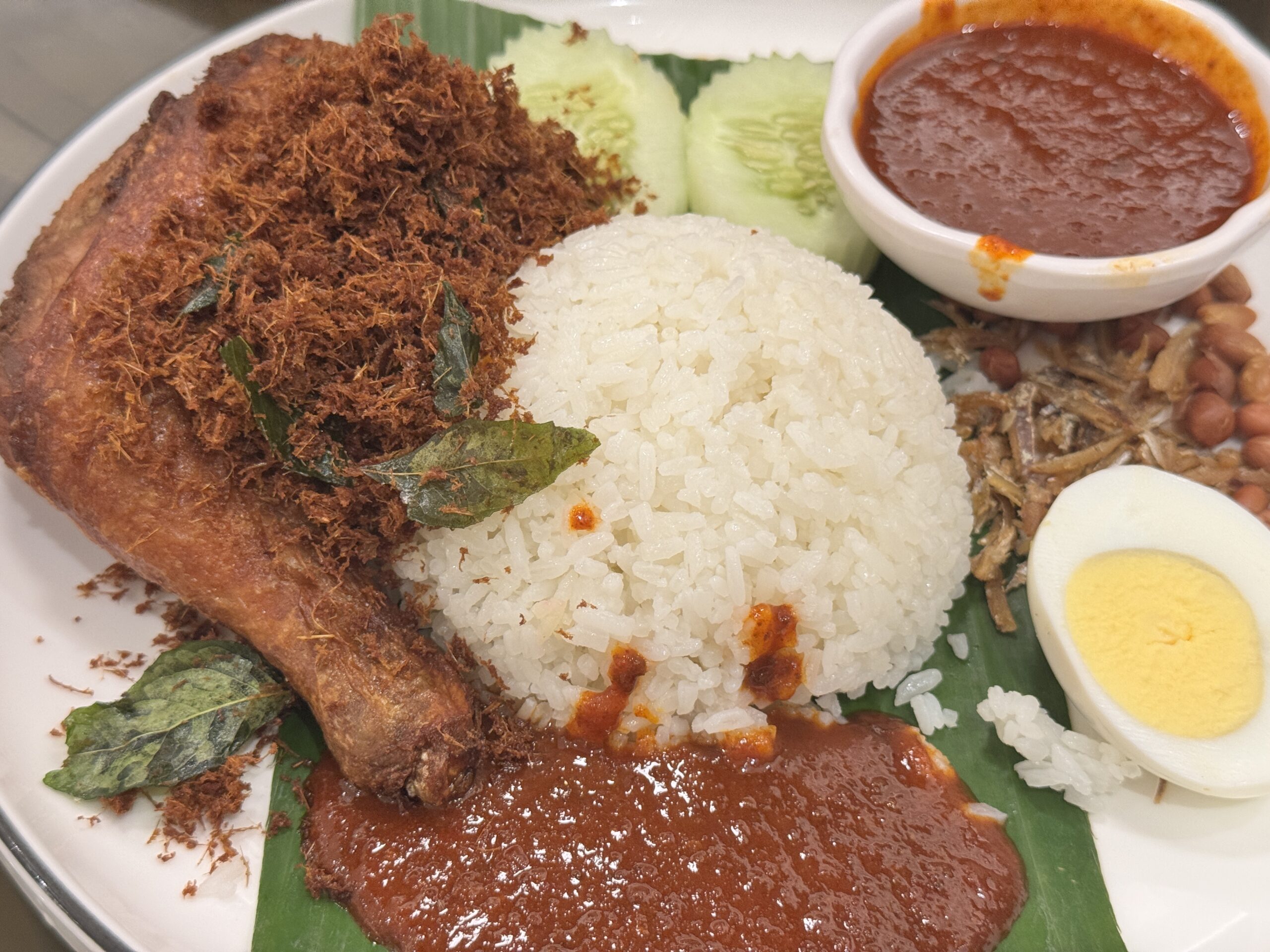 マレーシアの人気チェーン店「Madam Kwan’s」｜家族5人でKLCC店へ