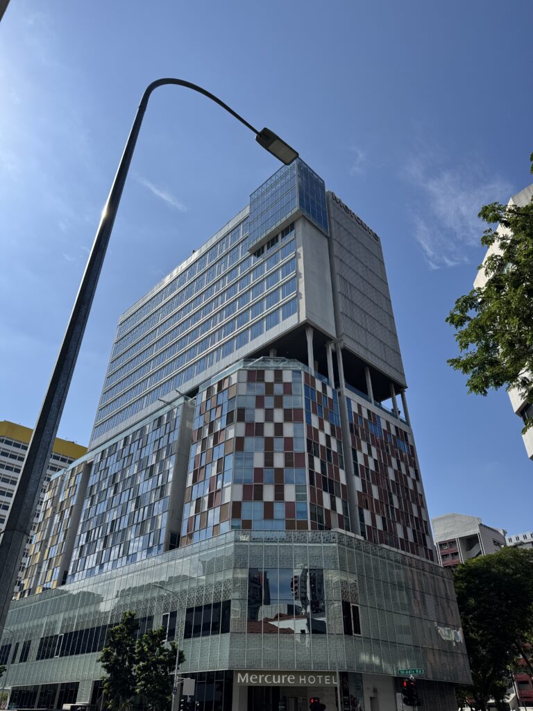 メルキュール シンガポール ブギスに家族5人で宿泊｜ロフト2部屋を利用した料金・客室・立地を紹介